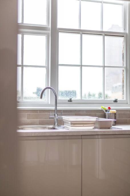 Spacious & Central 3-Bed Flat By Popular Waterloo! London Eksteriør bilde